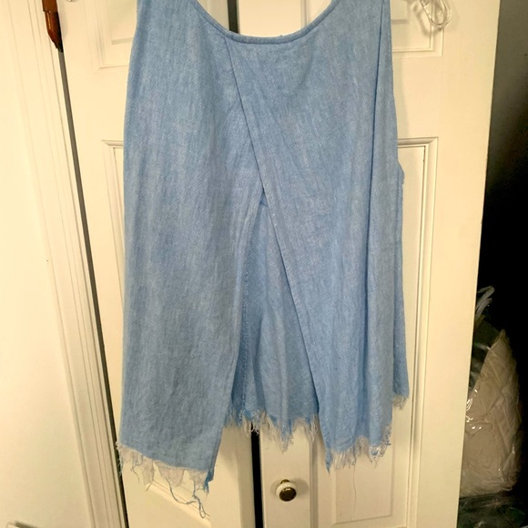 Blue light weight tank with open back - Picture 2 of 2